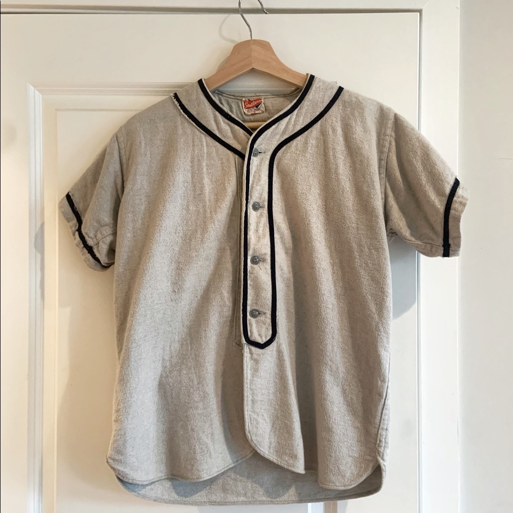 Vintage gray baseball tee with blue stitching
